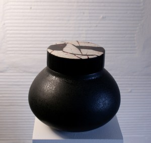 Atelier ZIAM - Frederic TALLIN
Grés, Paille de seigle, coquille d'œufs